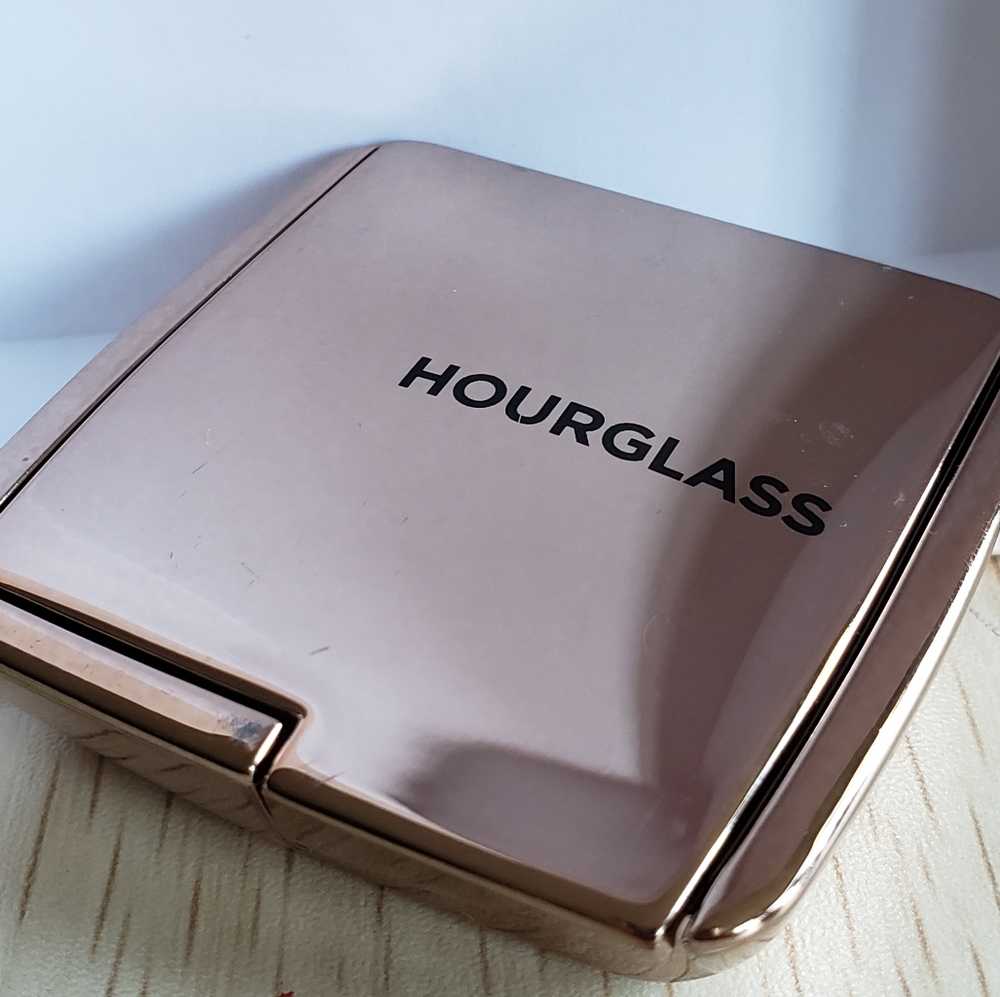 HOURGLASS Mini Ambient Lighting Blush